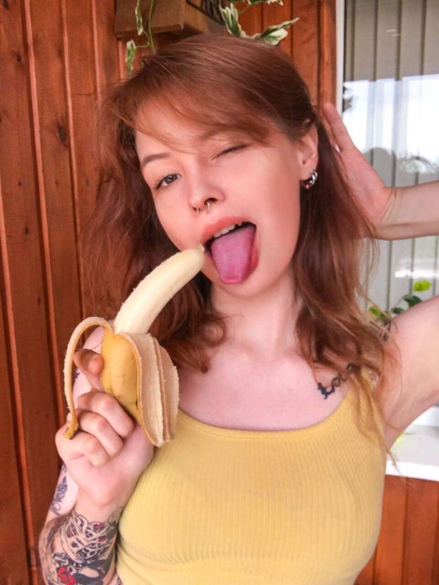 Hot chick with a banana for scale